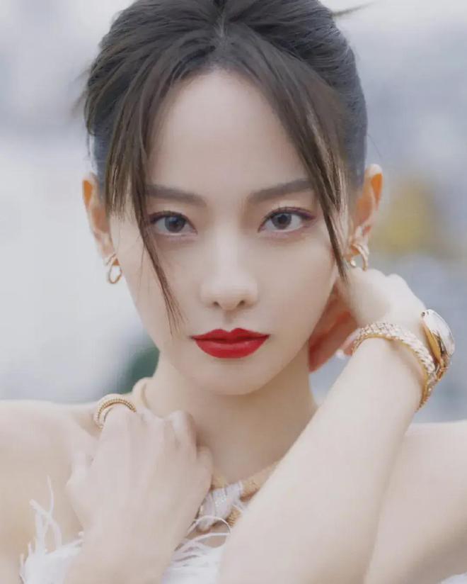 张嘉倪被封禁后首度回应：未知原因，选择接纳