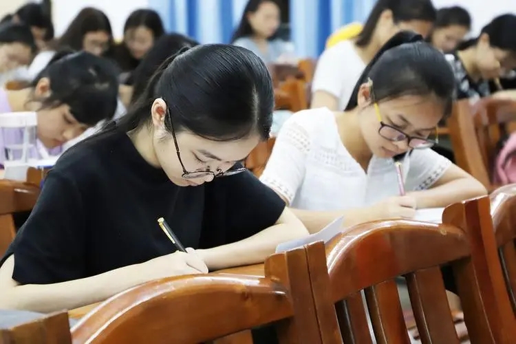 招聘|高考错付了？一本大学招聘洗碗工，网友：伤害性不大侮辱性极强