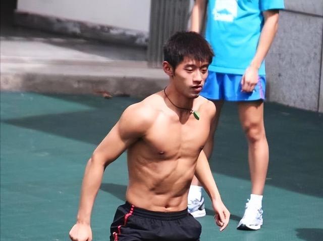 张继科|从年收入6000万到一败涂地！张继科再遭打击，综艺节目出手了