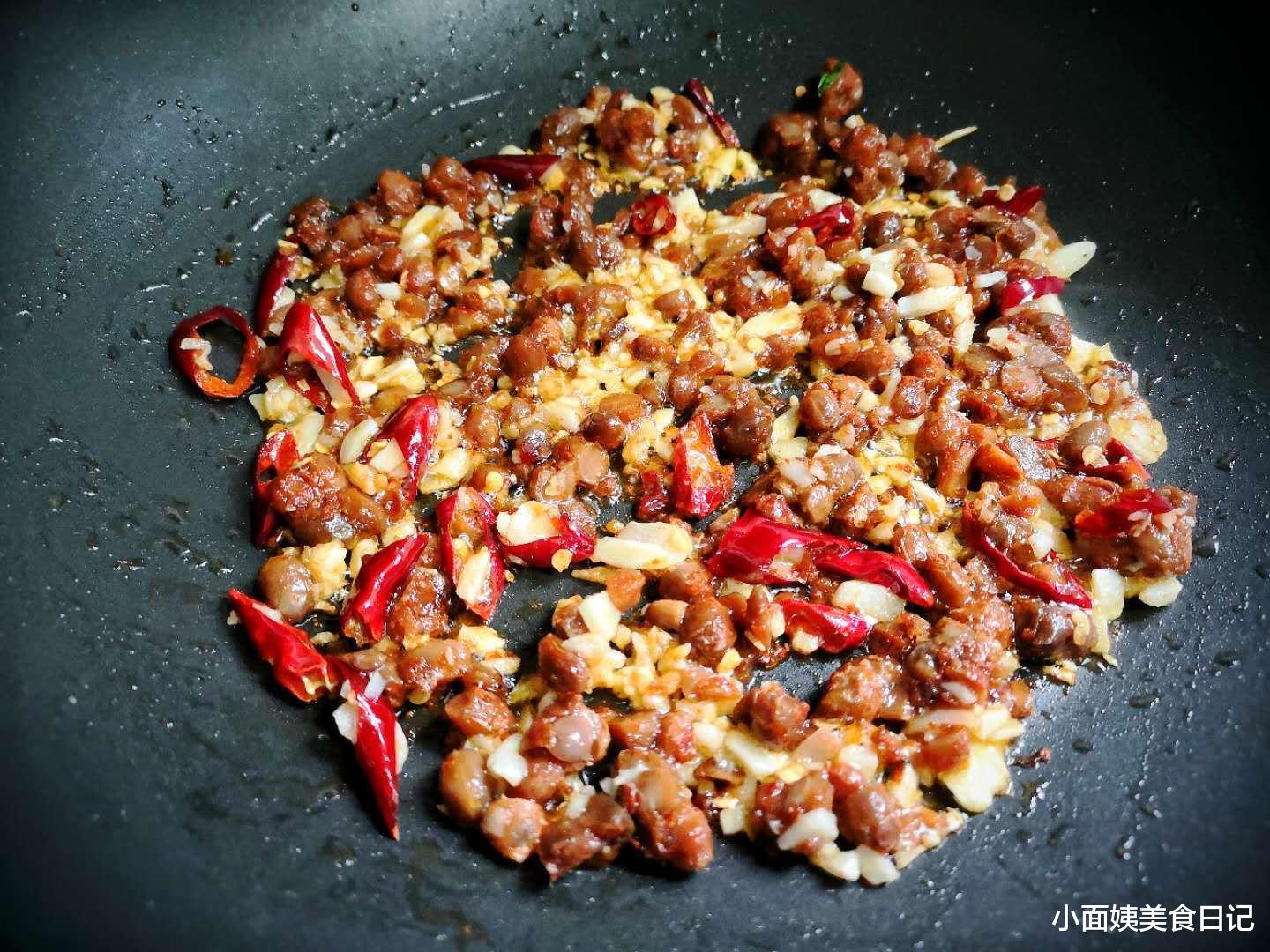 油麦菜|深秋，菠菜油菜不如这菜，分享4道营养做法，润燥降火，鲜嫩可口，味美下饭