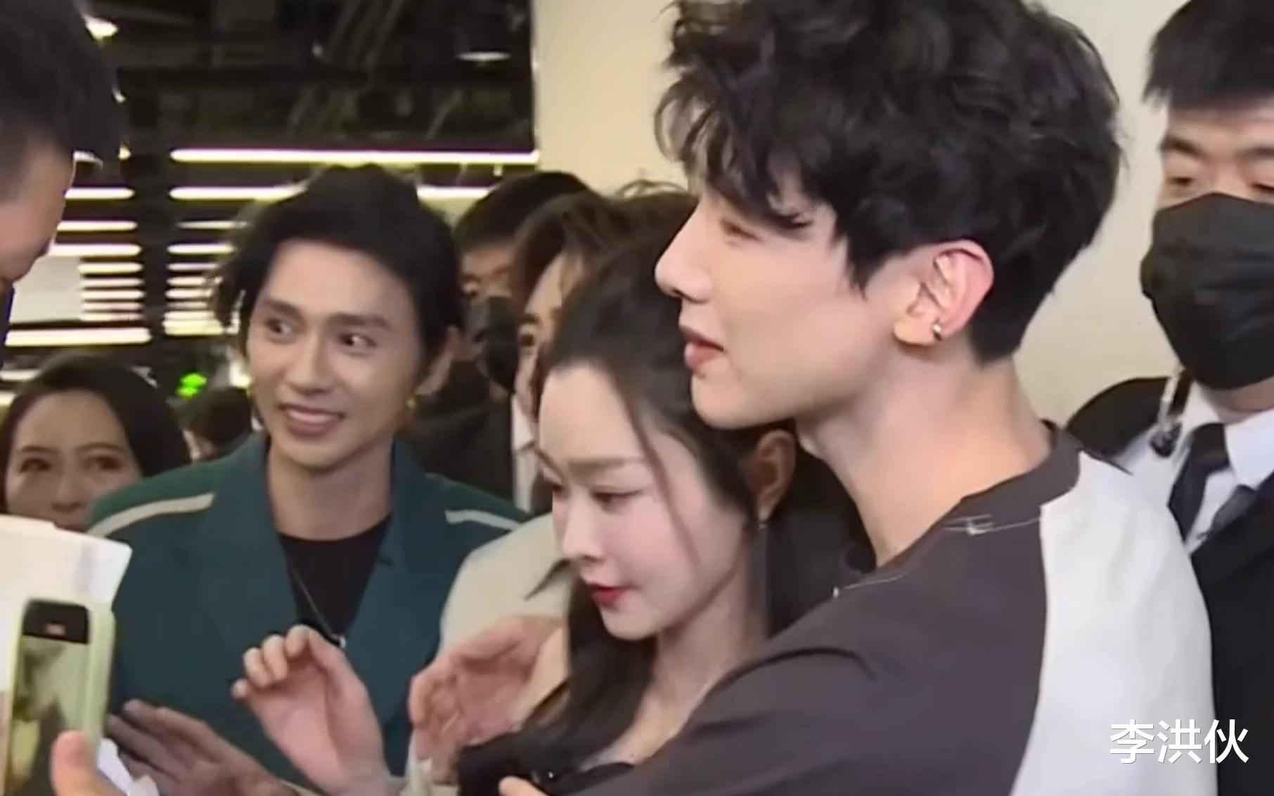 谢娜何炅合体,白敬亭宋轶CP营业,各大卫视双11晚会开启流量大战