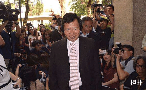 香港富豪坐拥千亿，却患上了抑郁症，直言每天都活在恐惧跟自卑中