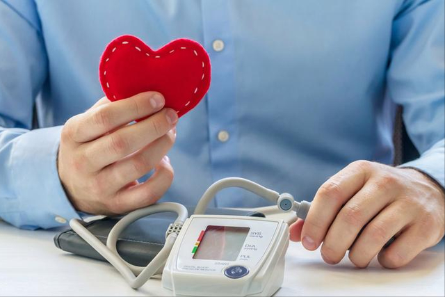 手指是脑梗的\警报器\?医生:不想脑梗找上门,平时多注意这几点