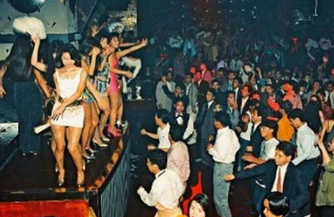 休闲娱乐|这是90年代中国舞厅的照片，那时的年轻人已经非常活跃了