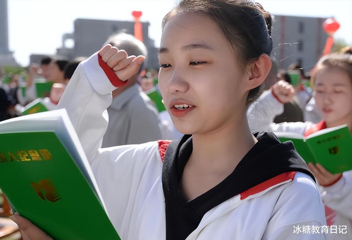 |留学生许可馨再惹争议,曾发文诋毁祖国,如今回国投简历被打脸