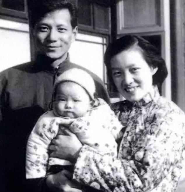 瞒不住了！“京圈真格格”惊人背景曝光，难怪撕遍内娱却无人敢惹！