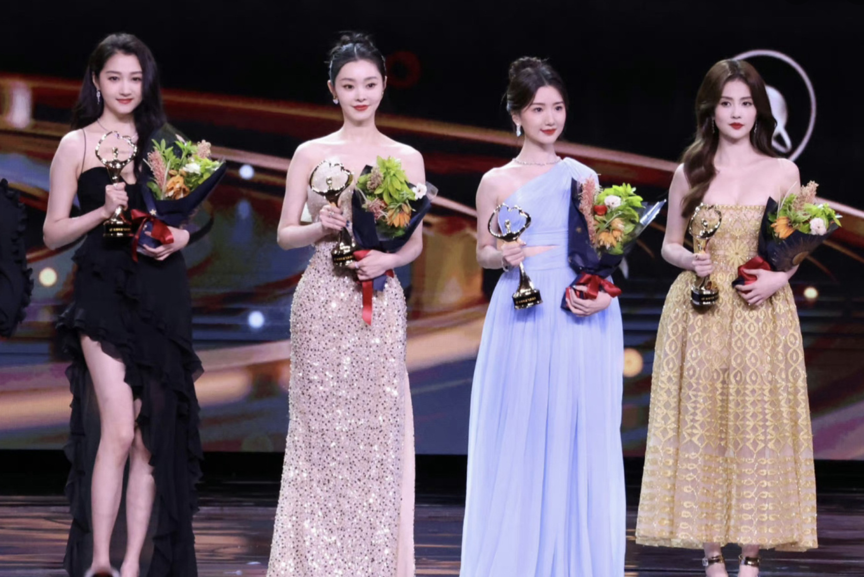 胡歌|微博之夜经典名场面超全汇总!胡歌刘亦菲获King和Queen惹网友不满