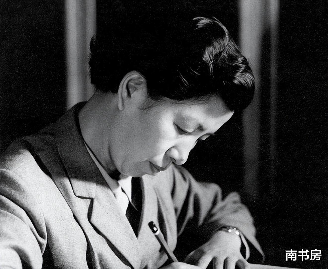 古力娜扎|建国前,江青与亲姐李云露的珍贵合影,不得不说,姐妹脸型真像