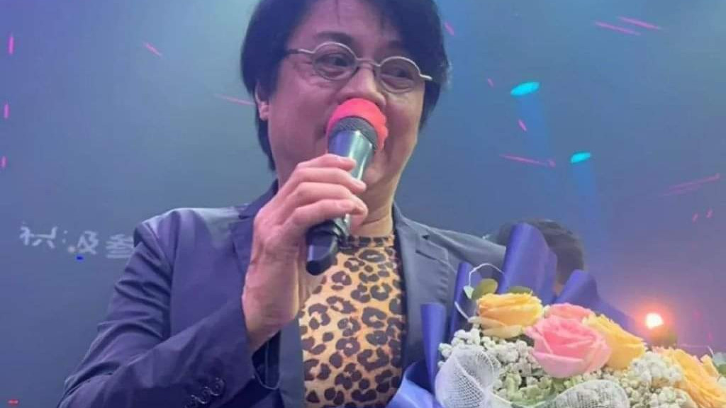 58岁港星北上商演，出场费达5万！港媒：场地太简陋，价格太亲民