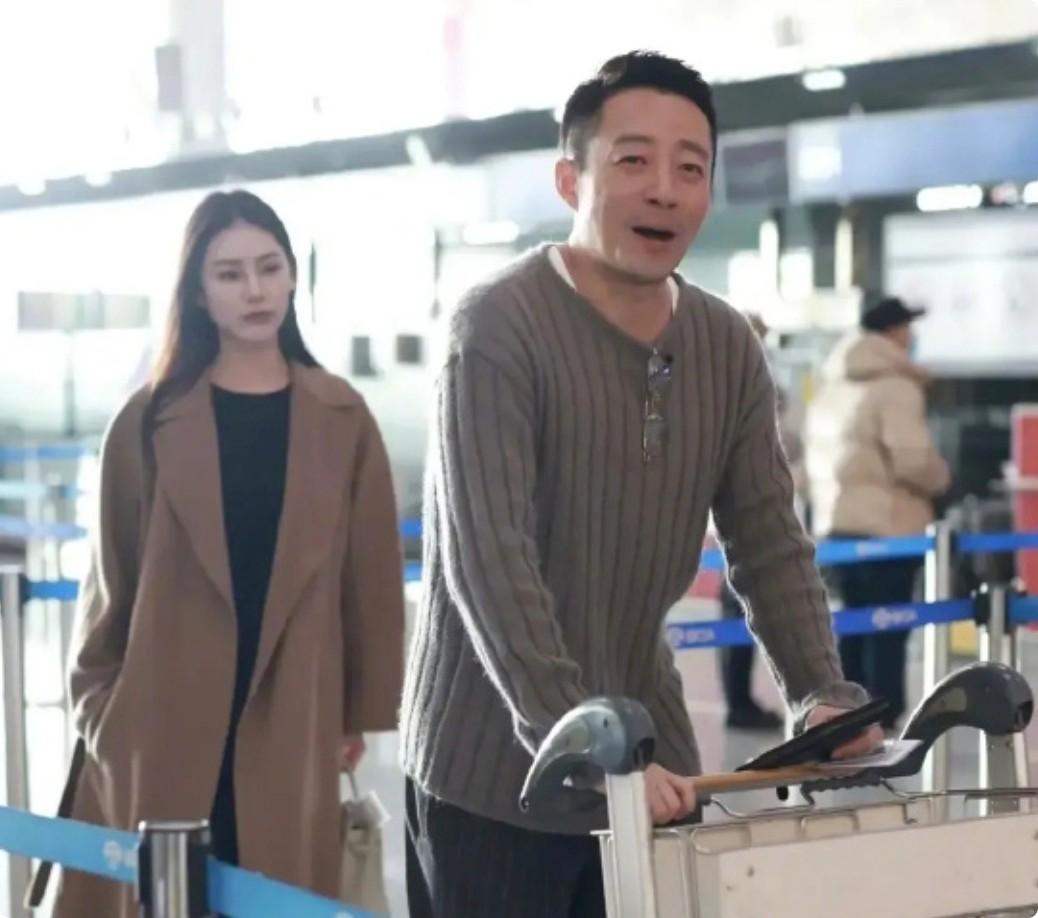 恭喜,娱乐圈最新曝光2段恋情!有人被骂品味差,有人被夸眼光好