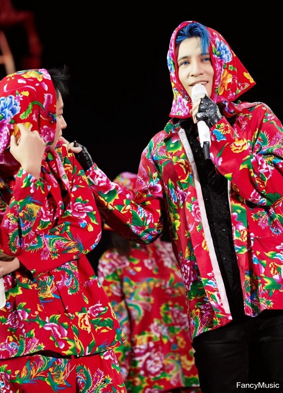 跨年晚会|明星假唱、美女喊麦、歌声刺耳，2024年的跨年晚会翻车太多