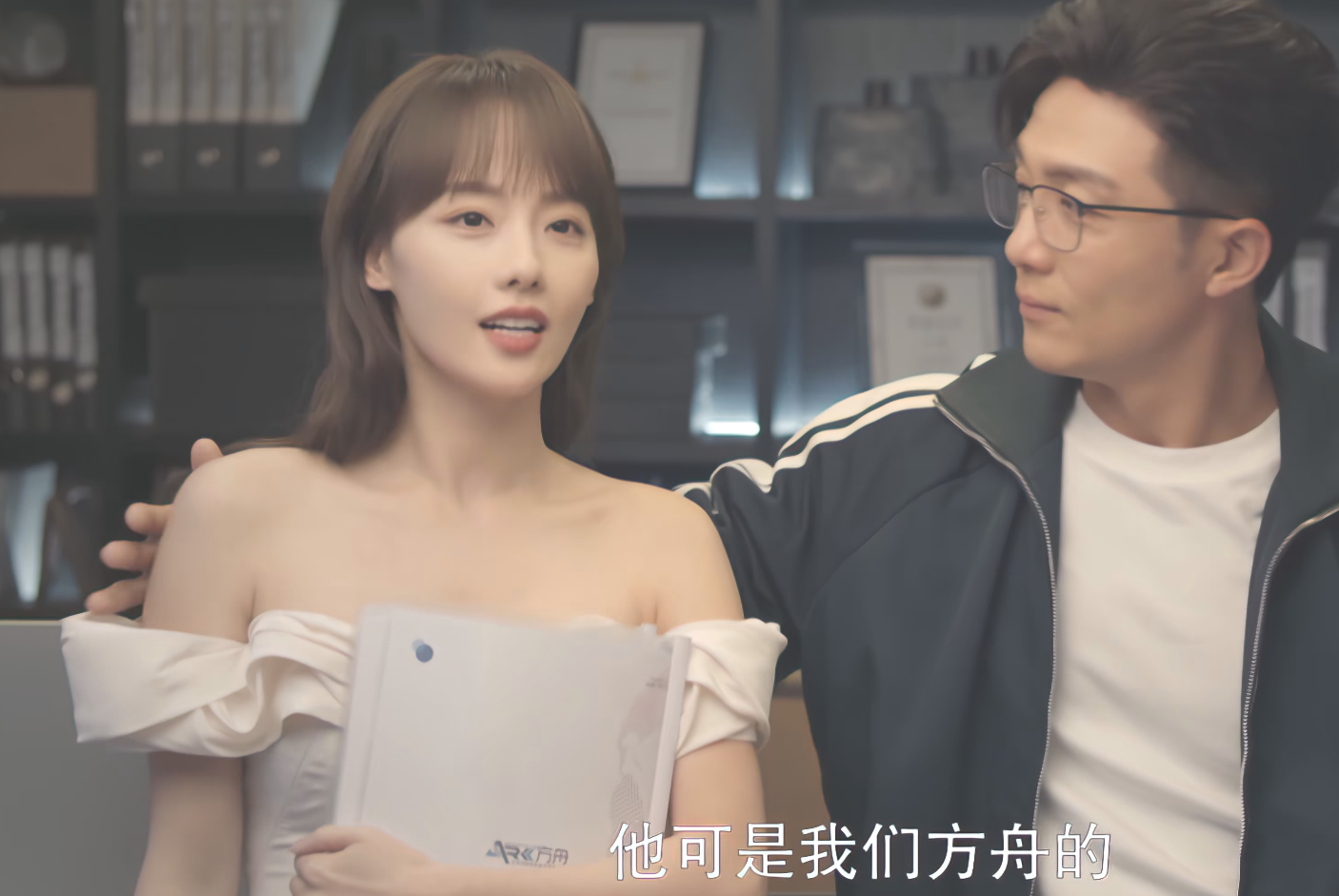 当37岁张小斐和36岁张嘉倪站一起,我才明白,什么叫顶级骨相