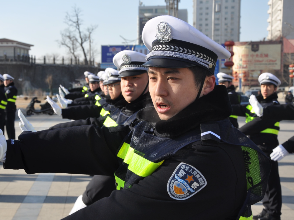 人际关系|怪不得辅警流动性高！某地招聘给出3100元“高薪”，网友：有人去？