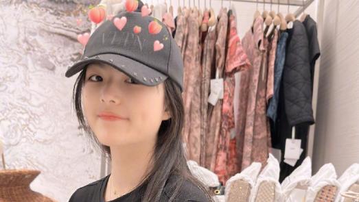 47岁李湘官宣退休，定居英国资产高达5000亿，富养王诗龄让人扎心