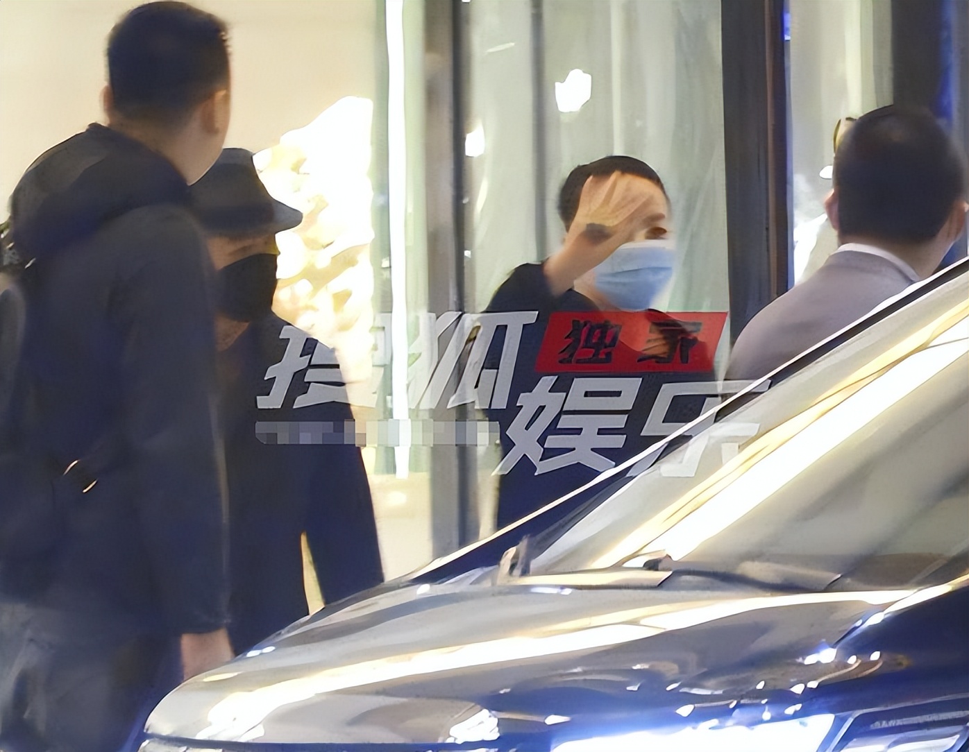 张国立|宋丹丹夫妇设宴请客,邓婕拎2万6包包赴约,张国立戴礼帽显大佬范