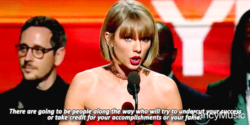 霉霉再换新男友，其重录专辑1989正式发行，网友：好一个应景