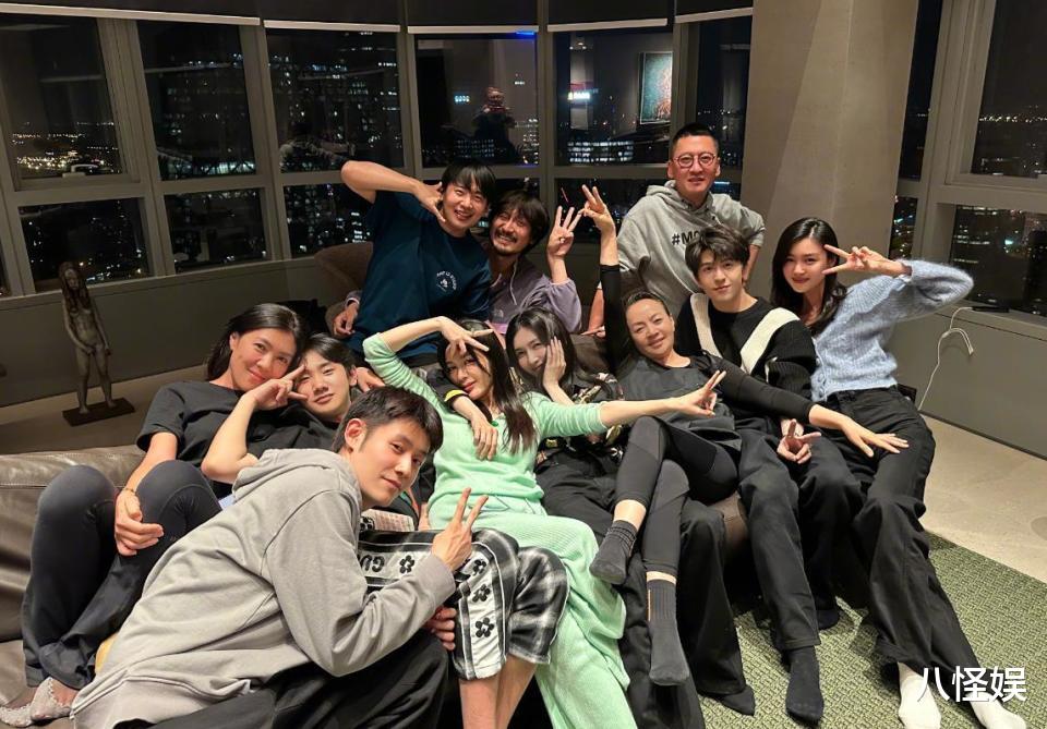 宋丹丹|财气养人!62岁宋丹丹一身奢牌逛街,皮肤白到发光不显老又酷又潮