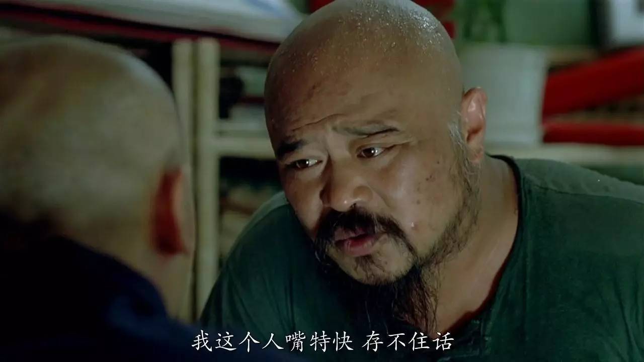 李琦|68岁老戏骨街边卖烤串，10元一串环境脏乱差，曾因烟酒过多住院