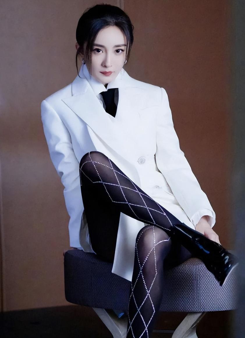 杨幂首先是杨幂，其次才是妈妈