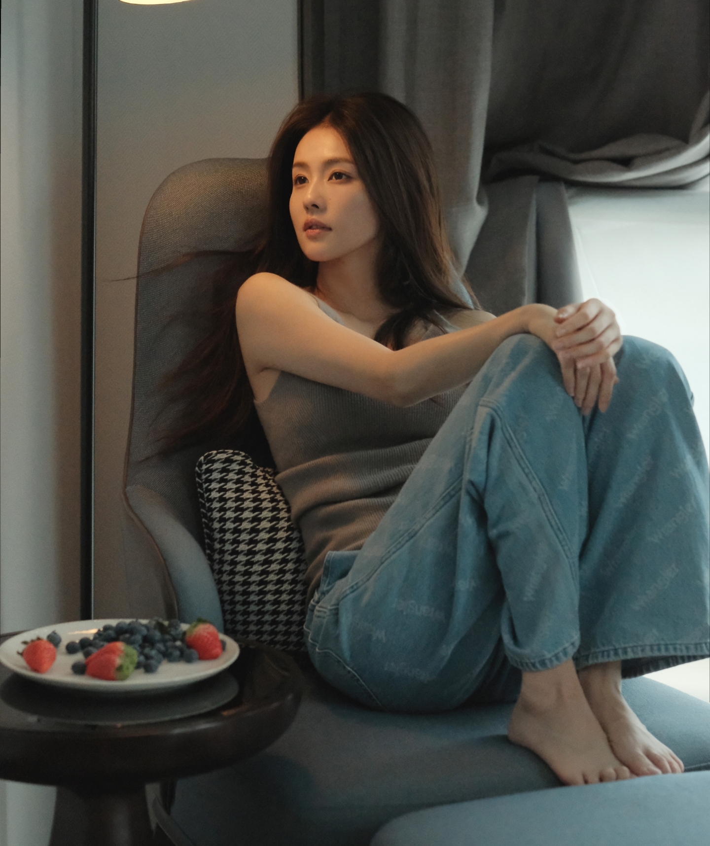 以爱为营|《以爱为营》剧组疑似翻车,翻窗闯私人公司,被拍后自称顶流剧组