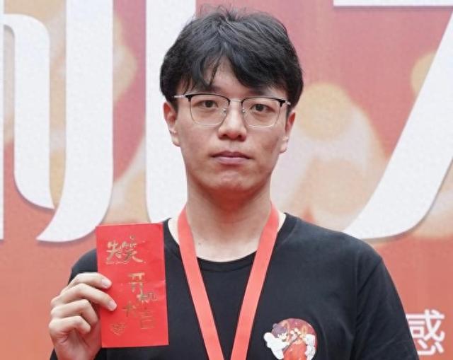 |脱口秀杨波曝光夏门大学女粉丝姓名学校3天，没学生为流量发黑料