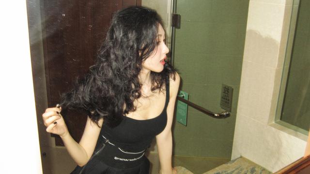 三分野|《三分野》刘玮婷好反差！荧幕上是乖乖女，私下原来是纯欲风