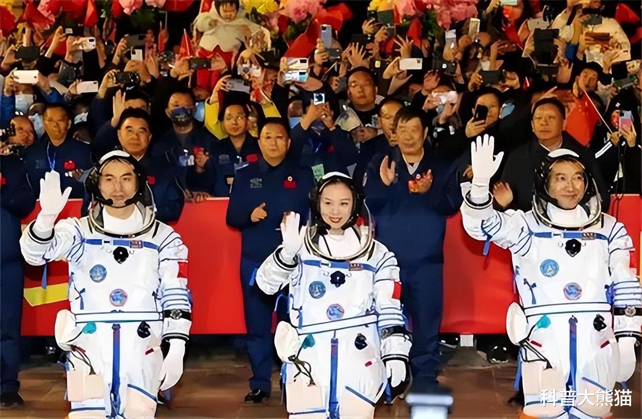 宇航员属于高危职业，那他们享受什么待遇，工资是多少呢？