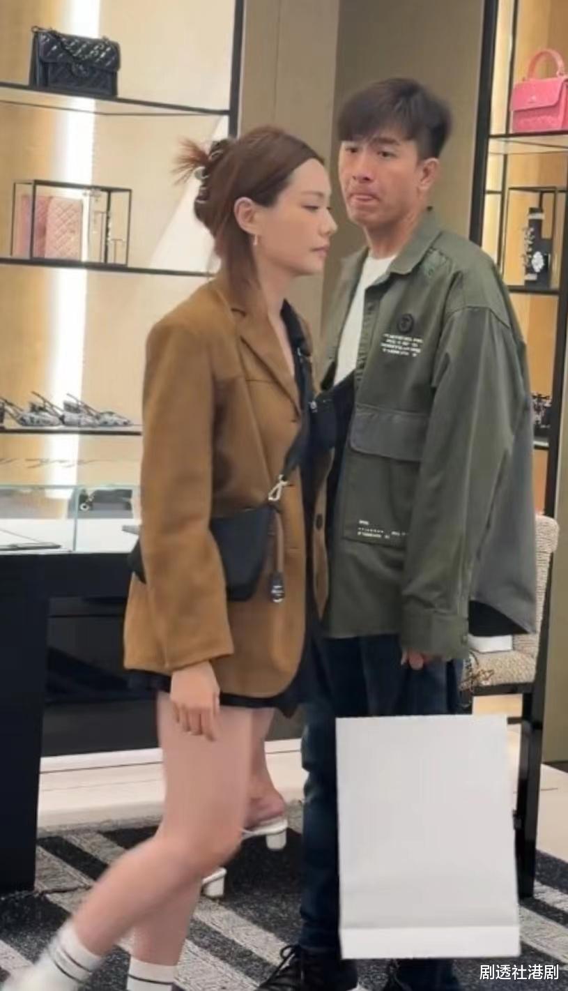 年底结婚！TVB视帝与小花未婚妻在法国被偶遇，此行疑为拍婚纱照