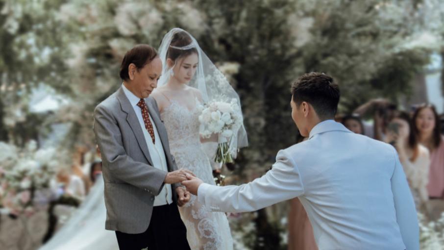 何超莲|不装了！何超欣避不恭喜何超莲，何猷君内涵何猷启被何超莲取关