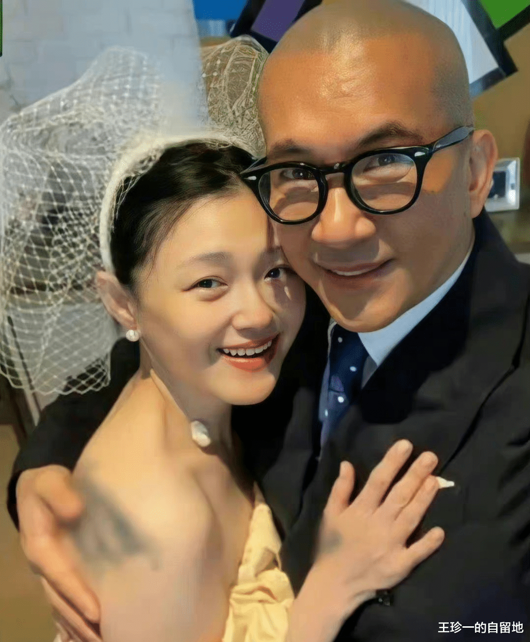 李双江|一天5个瓜！李双江夫妇疑为李天一出狱接风，曝具俊晔携2.2亿逃跑