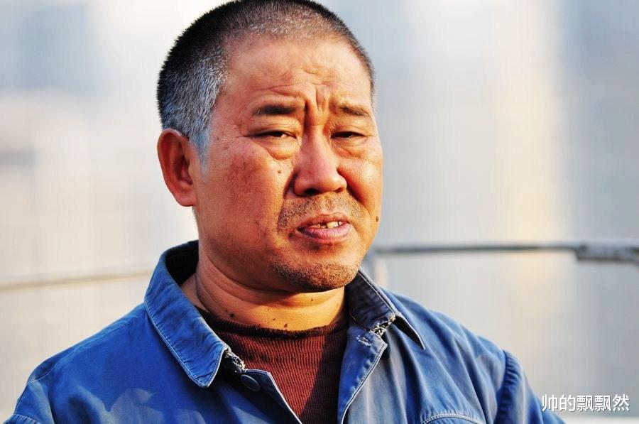 豆瓣|杜旭东:帮离异的女儿养孩子,用亲情温暖继母,风光背后全是眼泪