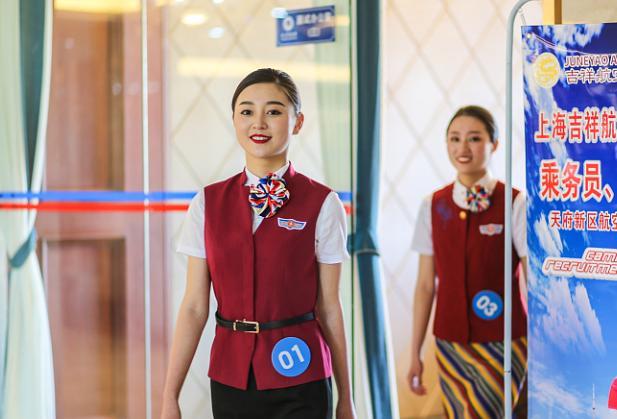 |旅游业重新繁荣，航空公司扩大招聘，非专业出身也有机会当空乘