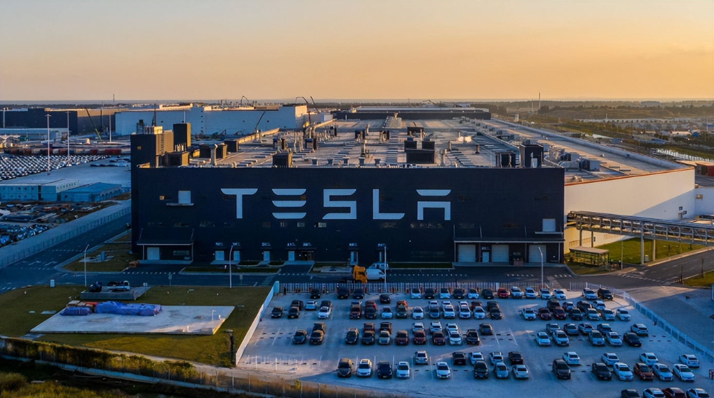 袁琳|特斯拉招聘待遇诱人，月薪1万1年17薪，毕业生“上岸”好机会