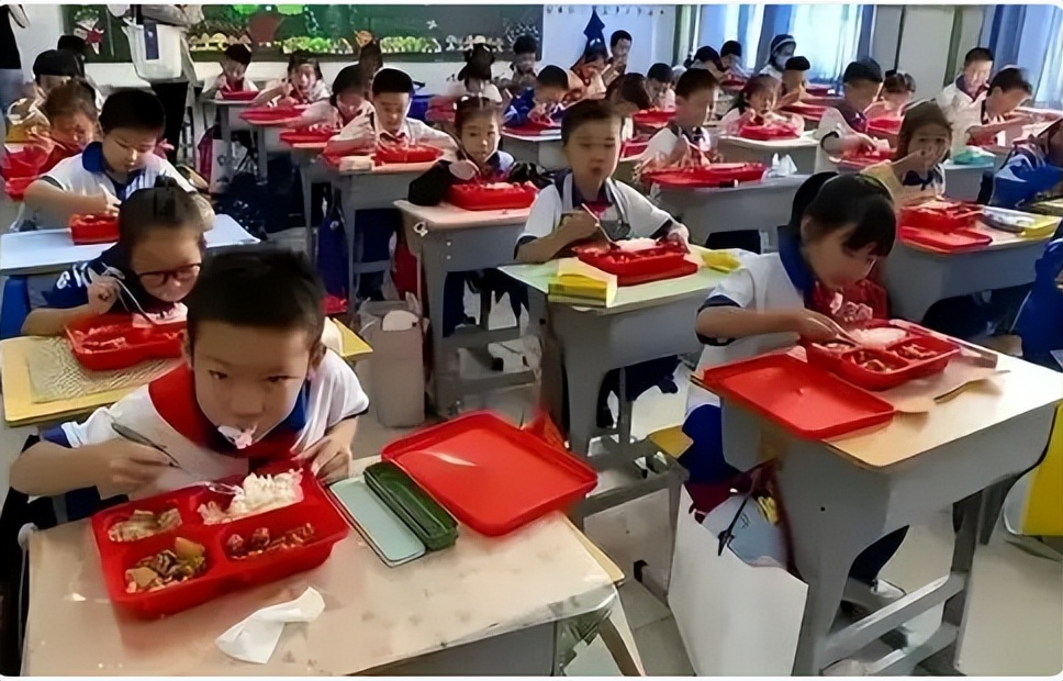 预制菜|张核子又干起“钻空子”老本行，魔爪伸向预制菜，网友：做个人吧