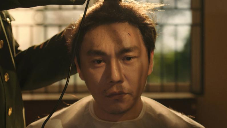 剧版《三大队》：全员演技过关，唯有一人是大败笔， AI换脸太出戏