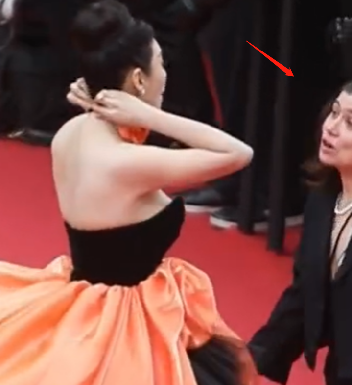 戛纳|戛纳开幕红毯华人明星待遇:巩俐专人清场拍照,关晓彤被保安催促