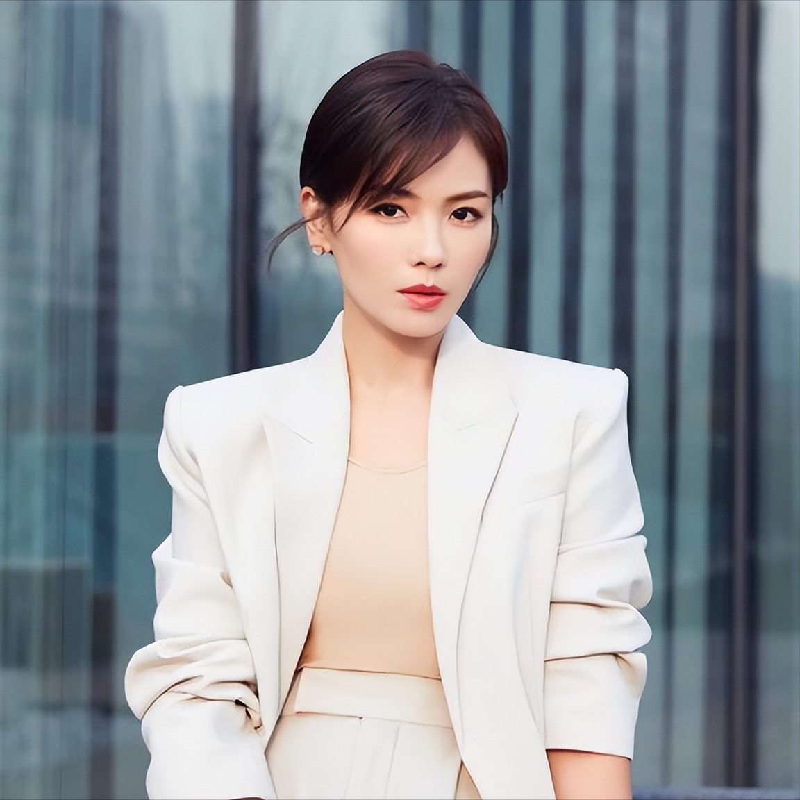 明明被捧成“老戏骨”，为什么这6位明星演什么都一个样？