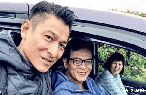 刘德华父亲出殡,11岁爱女罕见露面:长发大眼,随父母吃素