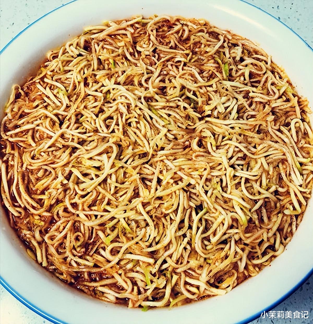 芥菜|腌芥菜，最忌切完直接腌，83岁奶奶教2招，嚼起来又脆又香没苦味