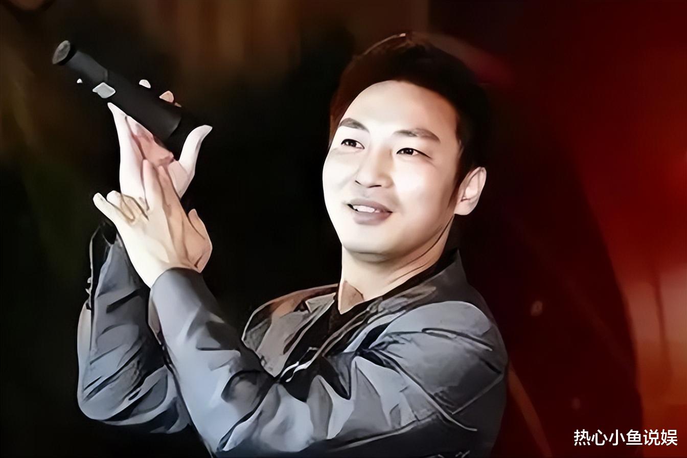 |央视春晚一曲成名，被砍下巴脱落缝130针变阶下囚，今卖马桶为生