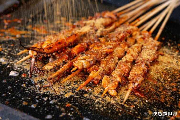 烤肉|吃烤肉时,服务员总是问“换纸吗”?其实是一句暗示,不懂很尴尬