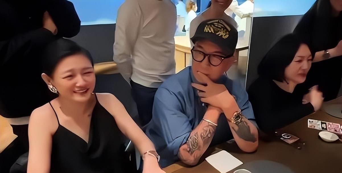 亲姐妹共侍“黑道干爹”？作恶多年屹立不倒，大小S成名路真刺激