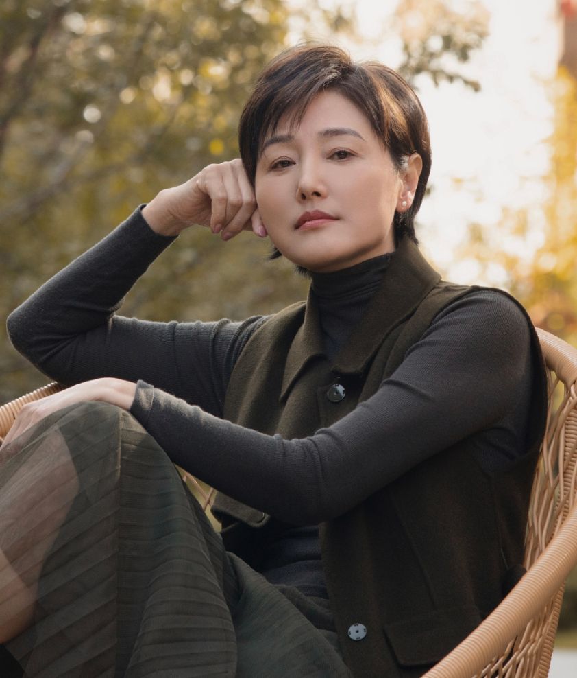 演员张延:父亲早逝,嫁大5岁香港丈夫生一女,和丈夫拥有两个家