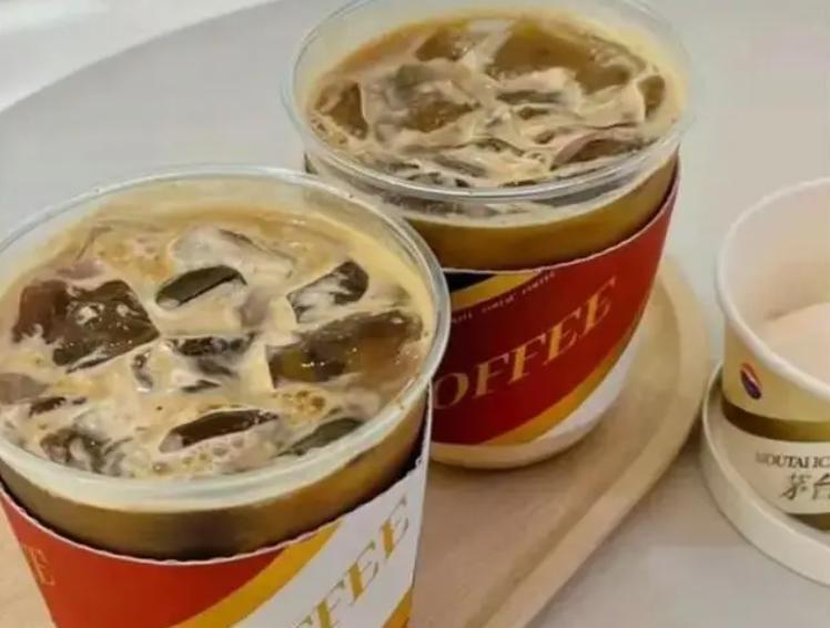 咖啡|喝茅台联名咖啡能否开车?瑞幸回应,喝酒的和喝咖啡的都沉默了