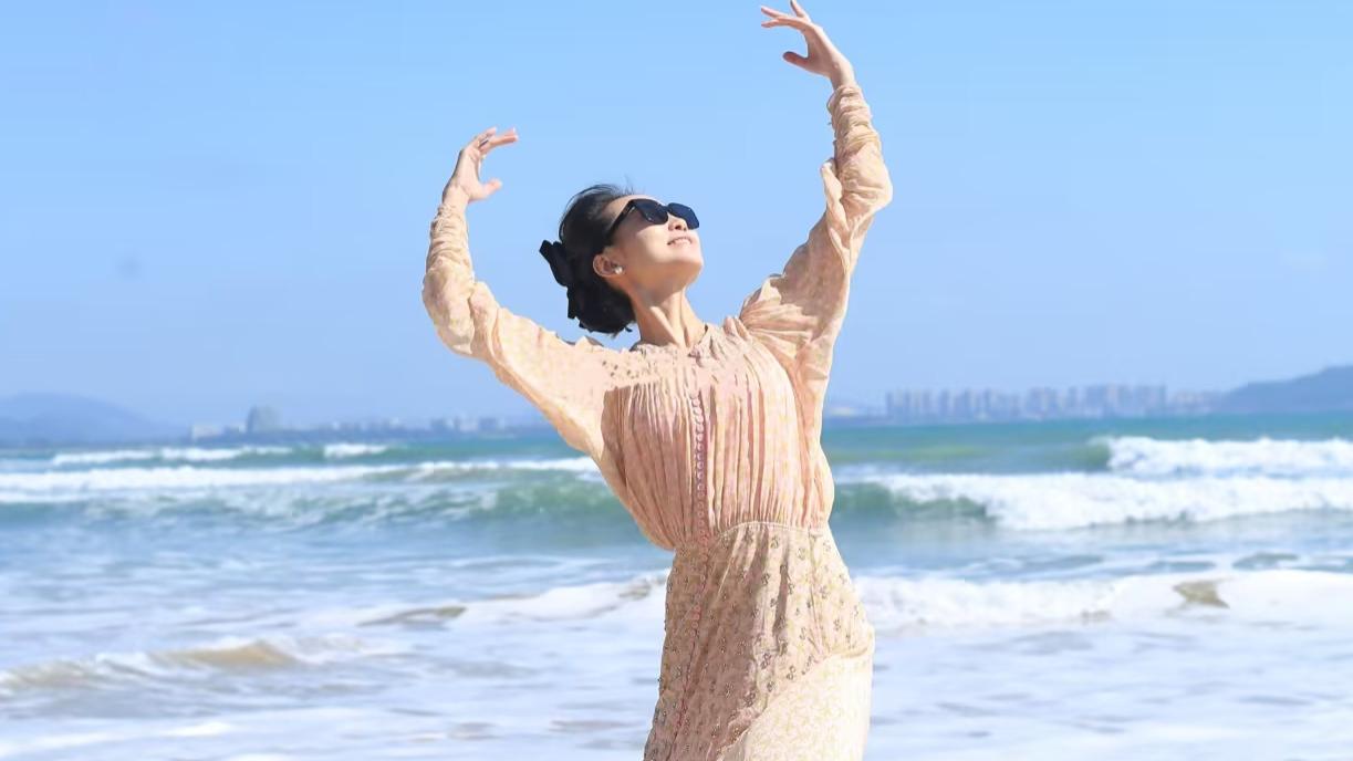 恒大歌舞团白珊珊，翩翩起舞心情大好，发声“初心不变”不惧流言