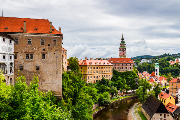 维特克|捷克美丽小镇，这座城堡外墙，是画的