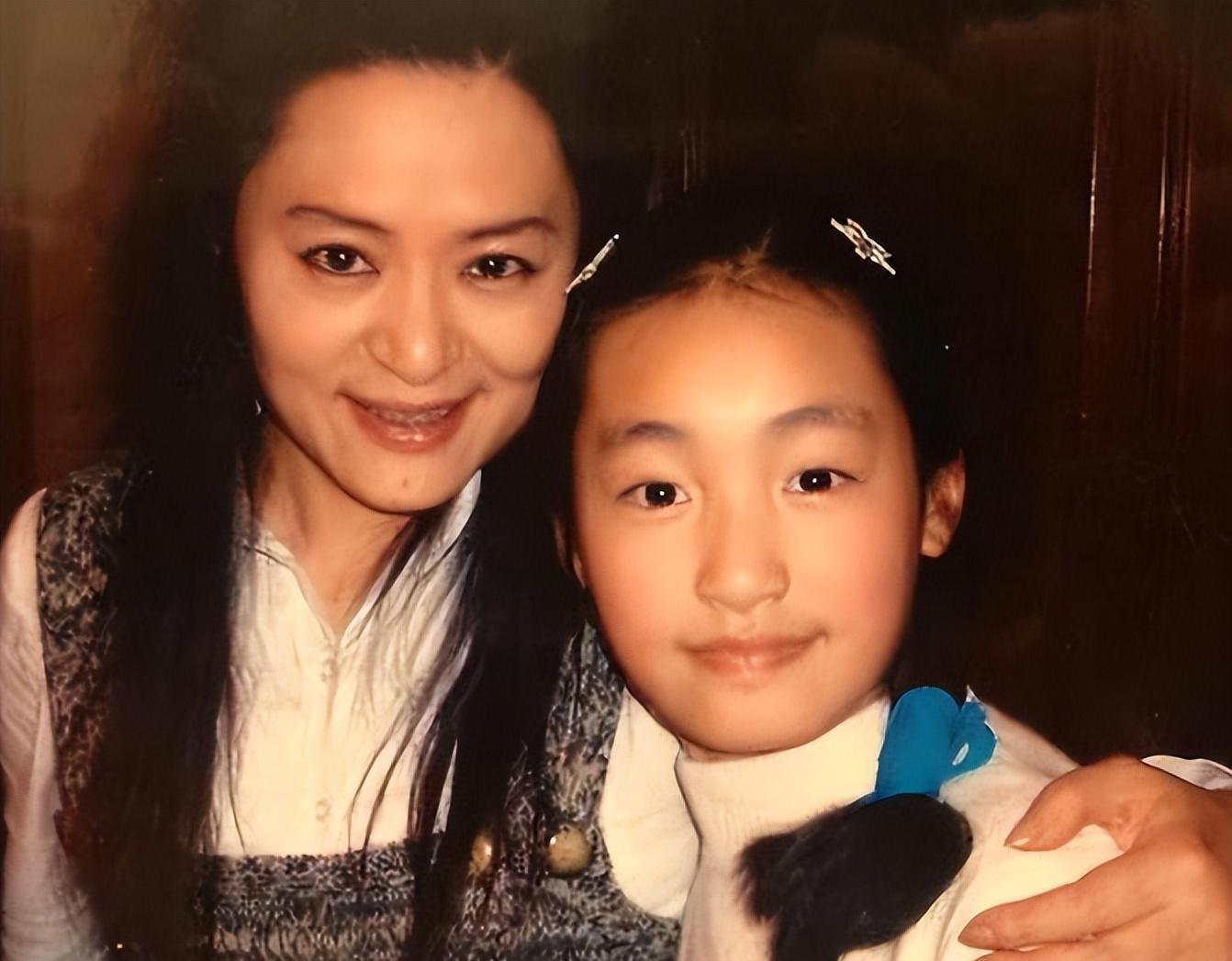 打败韦唯毛阿敏，却被亲弟弟砸成了脑震荡，一代歌后沦为保姆求生！