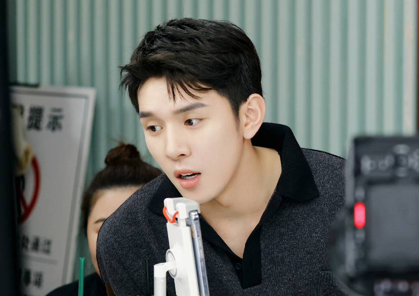 终究是错付了!李佳琦直播间嘲讽“穷美眉”,深夜发文道歉有玄机