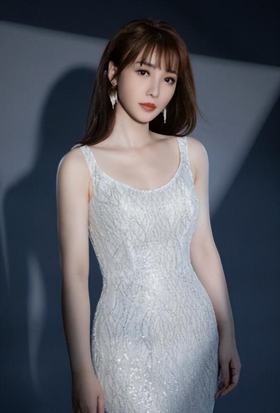 柳岩|娱乐圈里丑陋的“性凝视”,在柳岩、李沁的身上体现得淋漓尽致