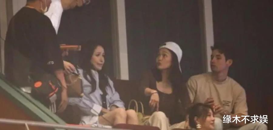 曝萧亚轩与小15岁帅哥恋情,男方背景强大、是微软员工,私照迷人!